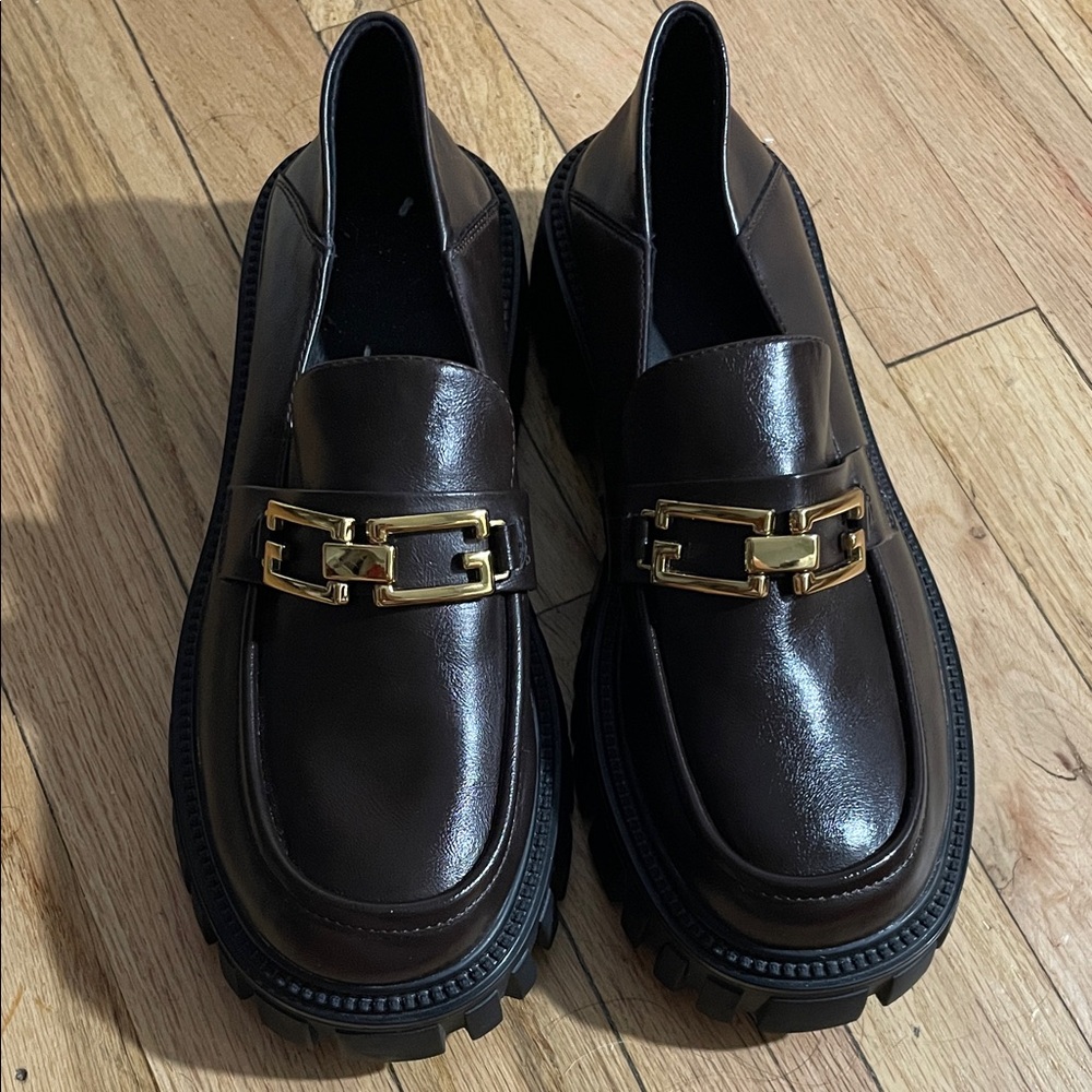 Lattelier Womens Leather Loafers with Chain Buckle - Brown